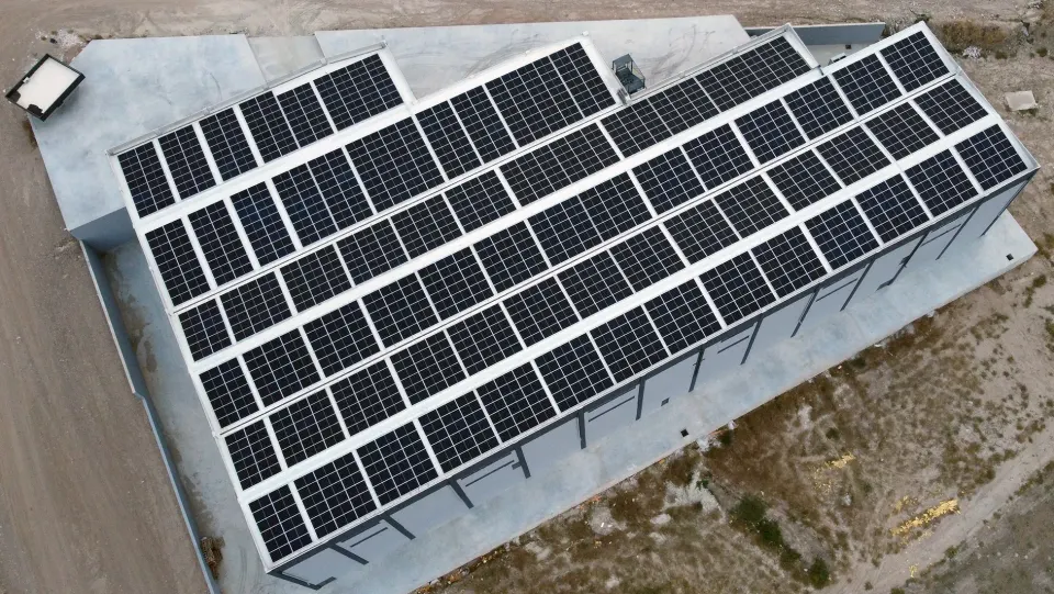 Akkozak Tekstil güneş enerjisi GES projesi - kurulum görseli 1